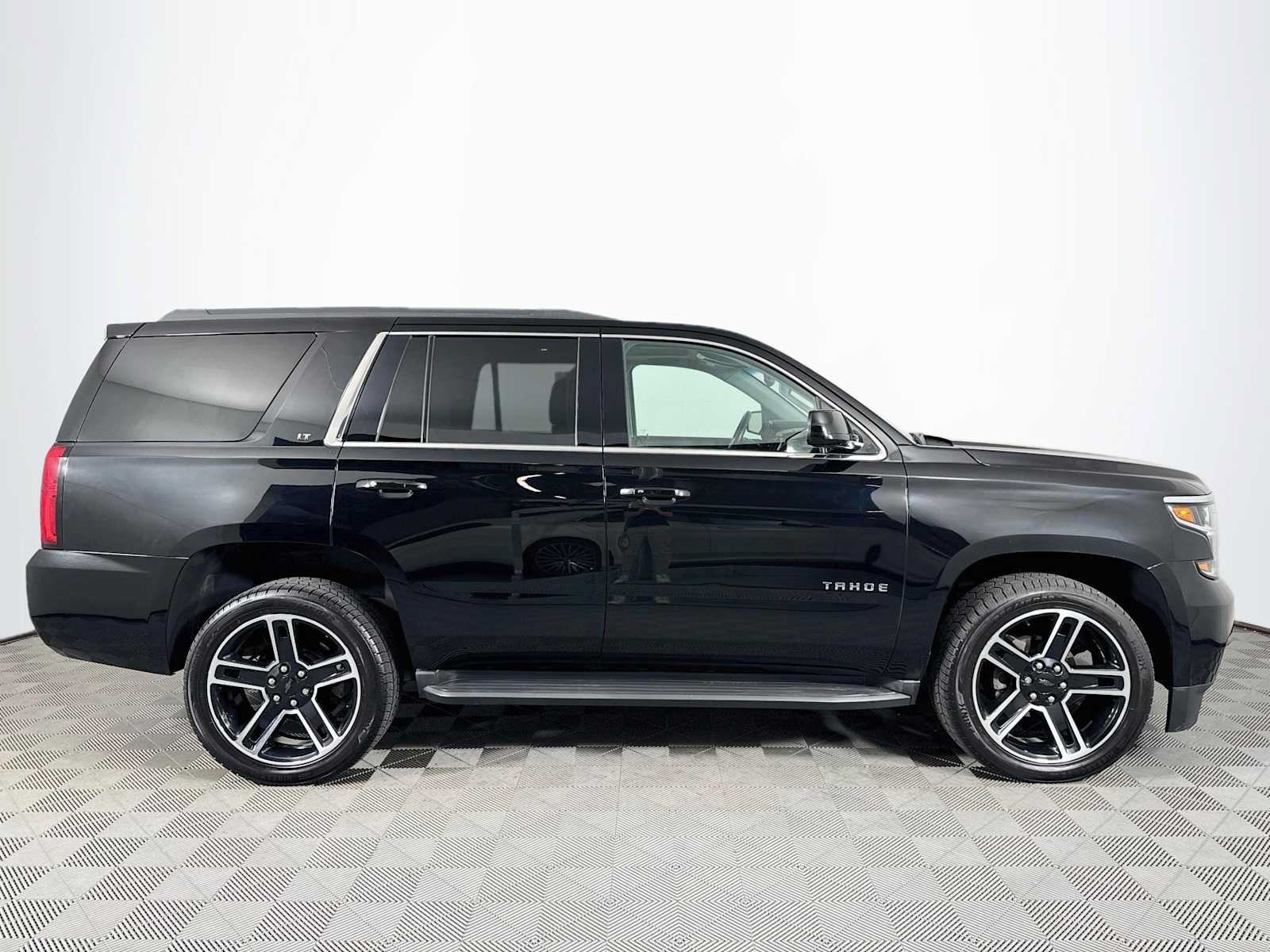 Used 2018 Chevrolet Tahoe LT AWD/4WD image 4
