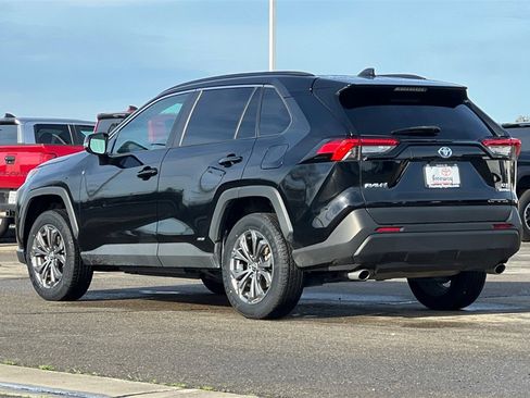 Certified 2022 Toyota RAV4 XLE Premium image 7