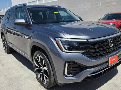 Used 2024 Volkswagen Atlas SEL Premium R-Line AWD/4WD image 2