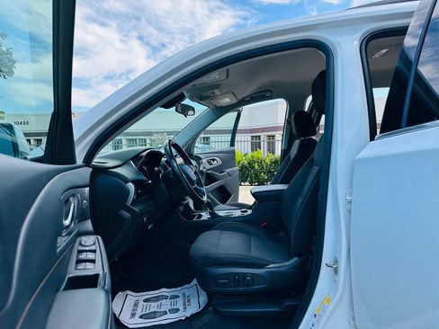 Used 2019 Chevrolet Traverse LT FWD image 13