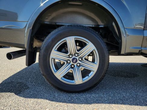 Used 2019 Ford F150 Lariat w/ Equipment Group 502A Luxury AWD/4WD image 9
