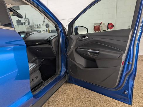 Used 2017 Ford Escape Titanium FWD image 17