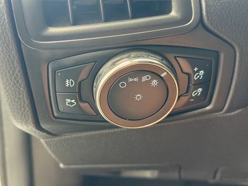 Used 2013 Ford Focus SE FWD image 21