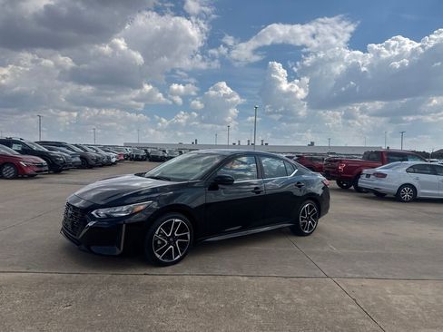 Certified 2025 Nissan Sentra SR FWD image 11