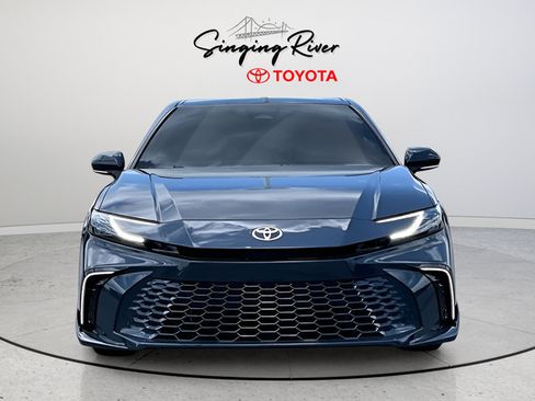 Used 2025 Toyota Camry XSE FWD image 2