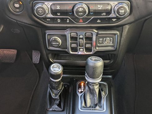 Used 2021 Jeep Gladiator Sport image 15