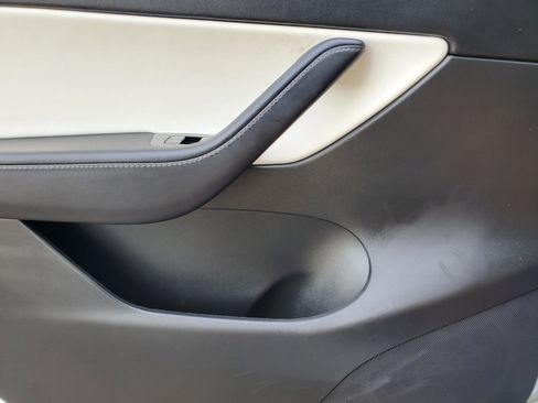 Used 2021 Tesla Model Y Long Range image 24