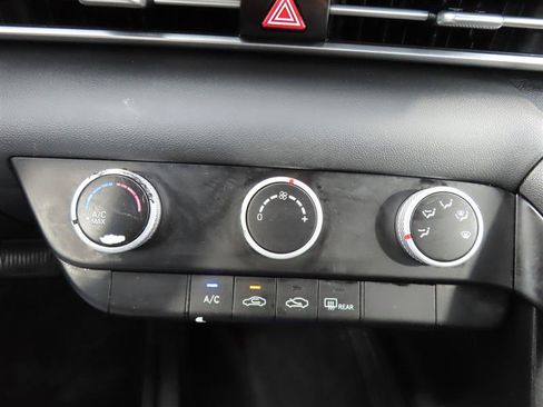 Used 2023 Hyundai Elantra SE FWD image 23