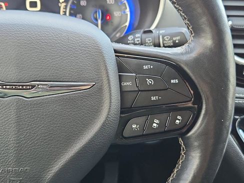 Used 2021 Chrysler Pacifica Touring w/ Uconnect Theater Family Group image 21