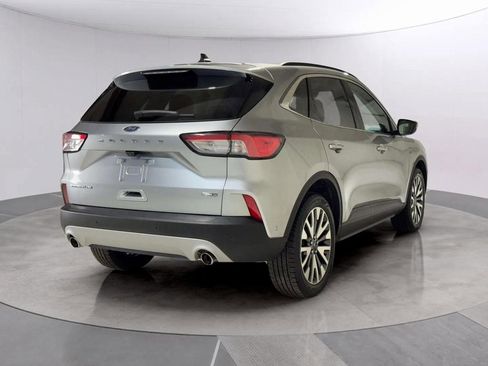 Used 2021 Ford Escape Titanium image 3