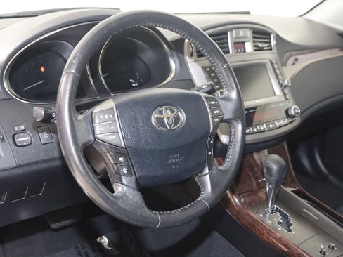 Used 2011 Toyota Avalon FWD image 6