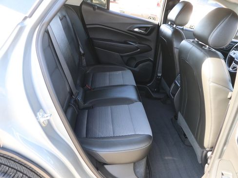 Used 2025 Chevrolet Trax LT w/ Driver Confidence Package FWD image 30
