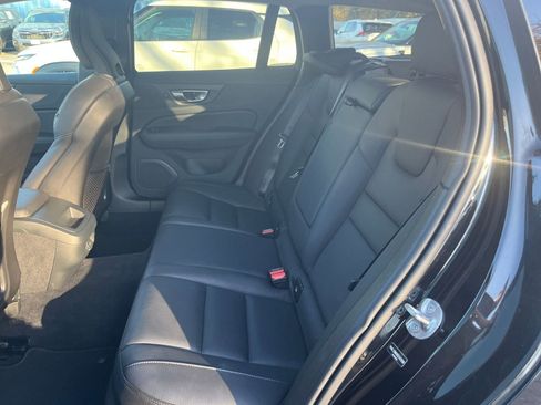 Used 2025 Volvo V60 B5 Cross Country Plus image 25