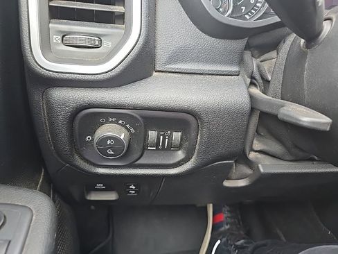 Used 2019 RAM 1500 Big Horn AWD/4WD image 17