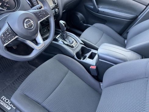 Used 2020 Nissan Rogue Sport S image 17