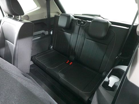 Used 2023 Volkswagen Tiguan SE w/ Panoramic Sunroof Package image 27