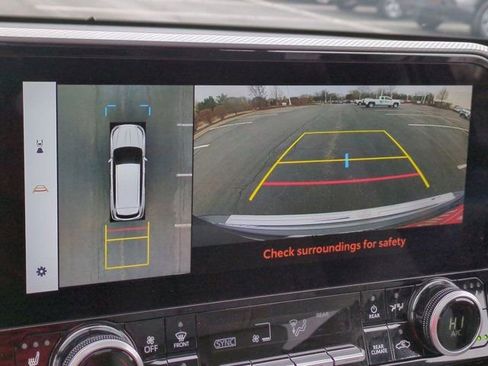 Used 2025 Toyota Highlander Platinum image 13