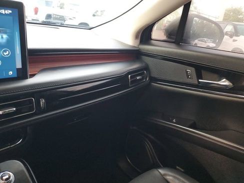 Used 2023 Lincoln Nautilus Reserve image 24