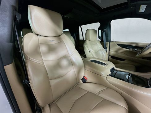 Used 2019 Cadillac Escalade Platinum AWD/4WD image 31