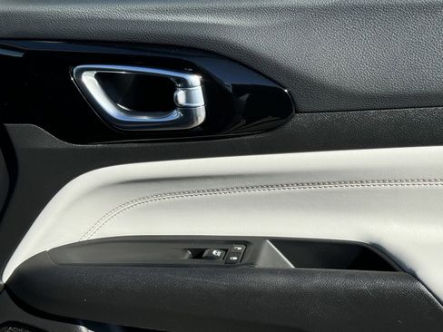 Used 2022 Jeep Compass Limited image 8