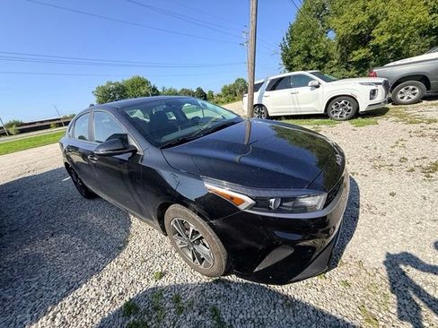 Used 2024 Kia Forte LXS w/ LXS Technology Package FWD image 8