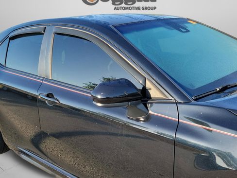 Used 2018 Toyota Camry SE image 18