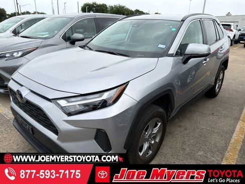 Used 2025 Toyota RAV4 XLE FWD image 1