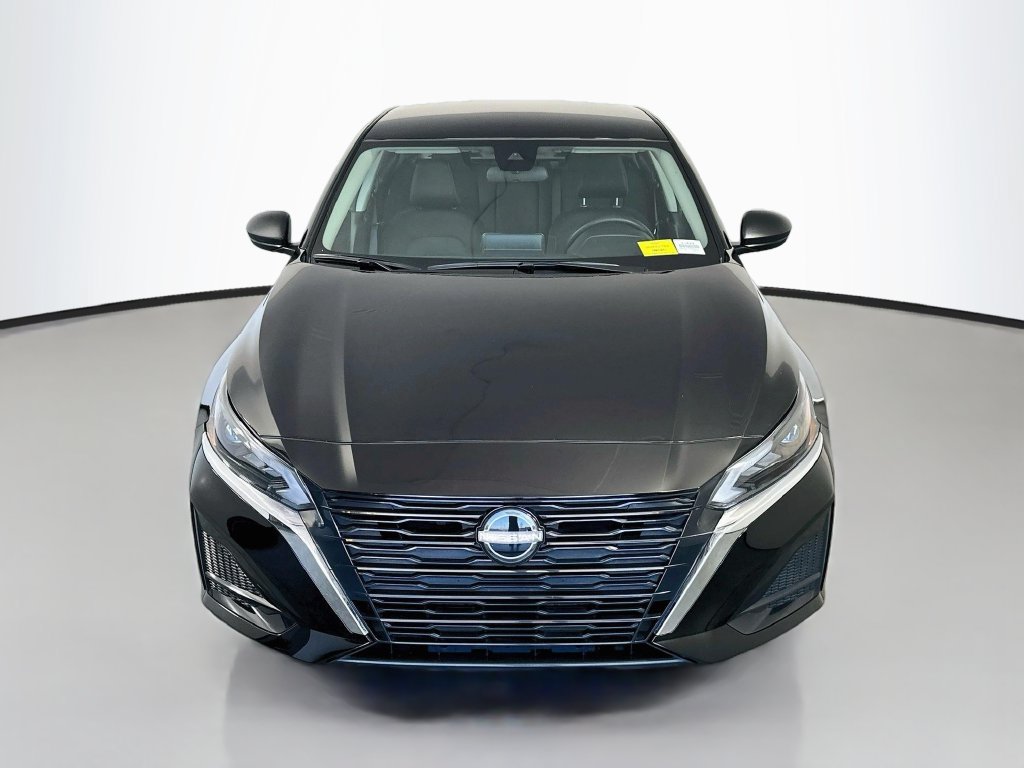 Used 2025 Nissan Altima 2.5 SV FWD image 2