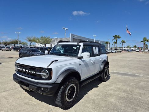 Certified 2022 Ford Bronco Outer Banks w/ Sasquatch Package image 1