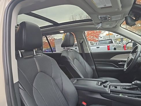 Used 2024 Toyota Grand Highlander Platinum image 13