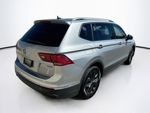 Used 2024 Volkswagen Tiguan SE AWD/4WD image 9