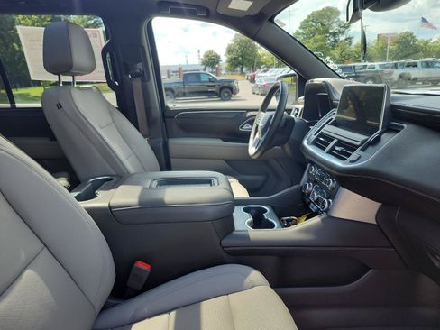 Certified 2023 GMC Yukon SLT w/ SLT Premium Package AWD/4WD image 8