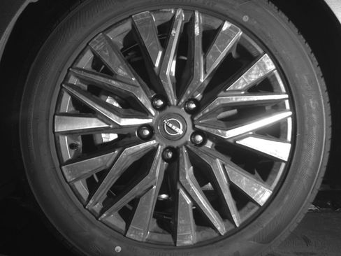 Used 2025 Nissan Altima 2.5 SV FWD image 12