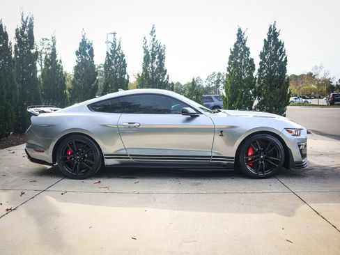 Used 2020 Ford Mustang Shelby GT500 w/ Technology Package image 11