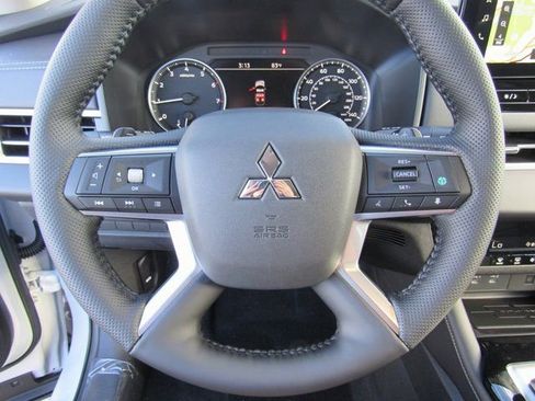 New 2026 Mitsubishi Outlander SE image 19