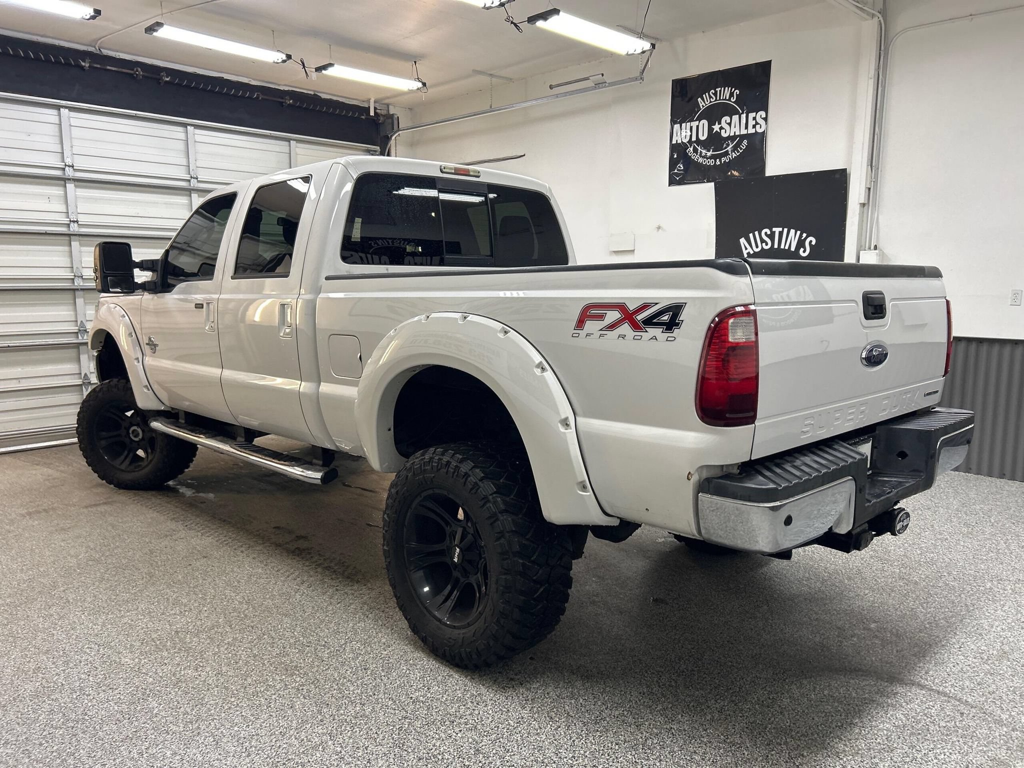 Used 2012 Ford F350 Lariat w/ FX4 4X4 Off-Road Pkg image 4