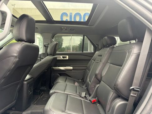 Used 2023 Ford Explorer XLT w/ Equipment Group 202A AWD/4WD image 13