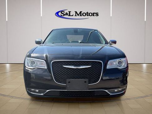 Used 2019 Chrysler 300 Limited AWD/4WD image 2