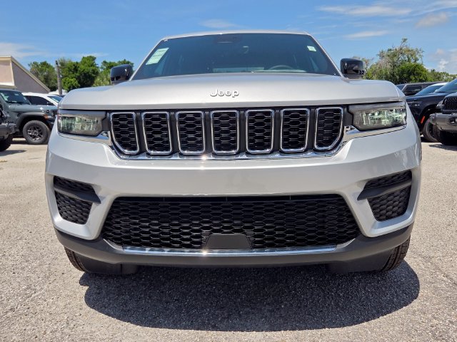 New 2026 Jeep Grand Cherokee Laredo RWD image 4