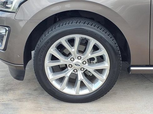 Used 2019 Ford Expedition Max Platinum RWD image 27