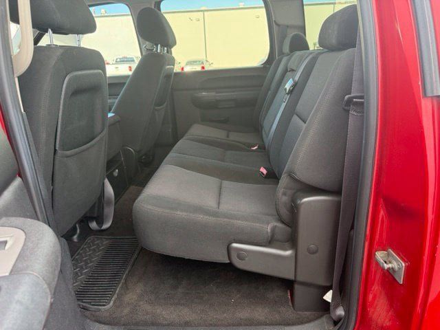 Used 2011 Chevrolet Silverado 2500 LT w/ Interior Plus Package AWD/4WD image 26