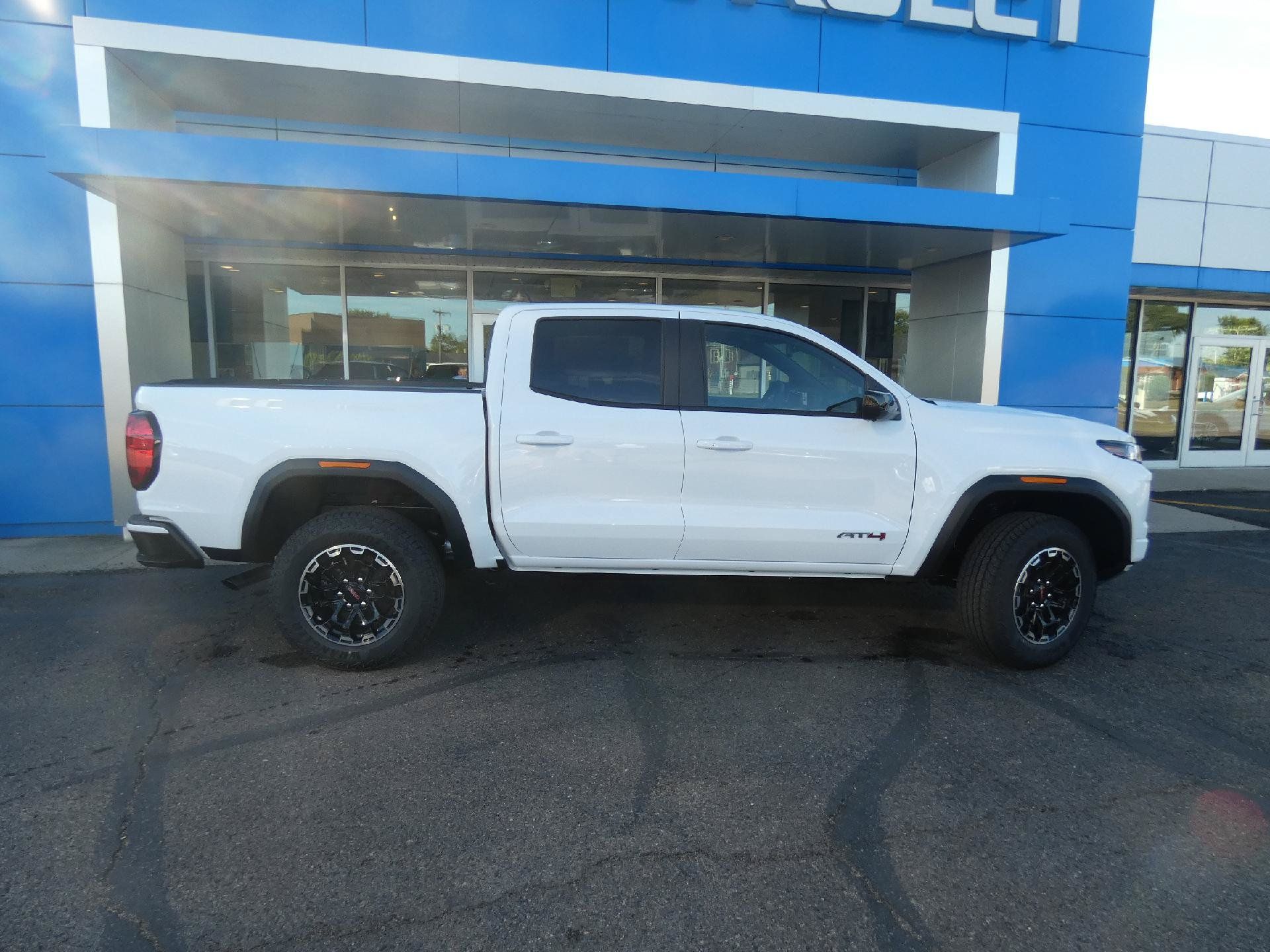 New 2026 GMC Canyon AT4 w/ Technology Plus Package AWD/4WD image 2