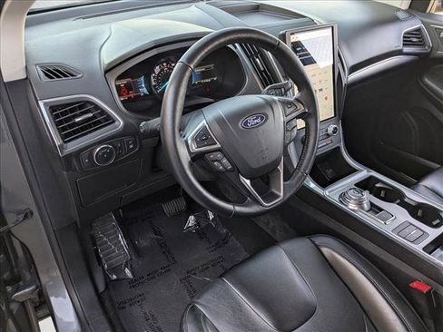 Used 2022 Ford Edge Titanium image 10
