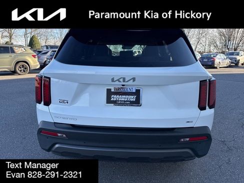 Used 2023 Kia Sorento S w/ Panoramic Sunroof Package image 6