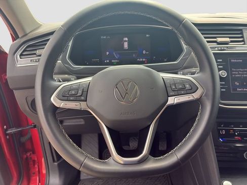 Used 2022 Volkswagen Tiguan SE AWD/4WD image 16