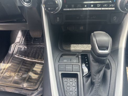 Used 2023 Toyota RAV4 XLE Premium FWD image 15