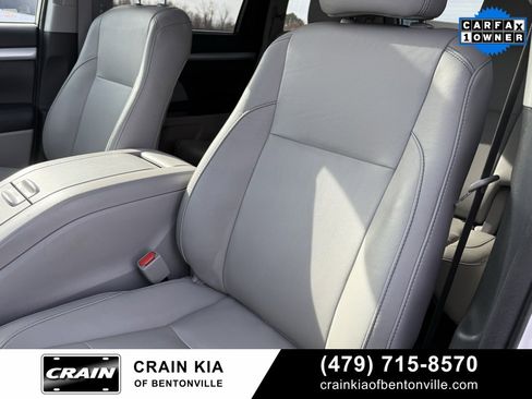 Used 2017 Toyota Highlander XLE image 24