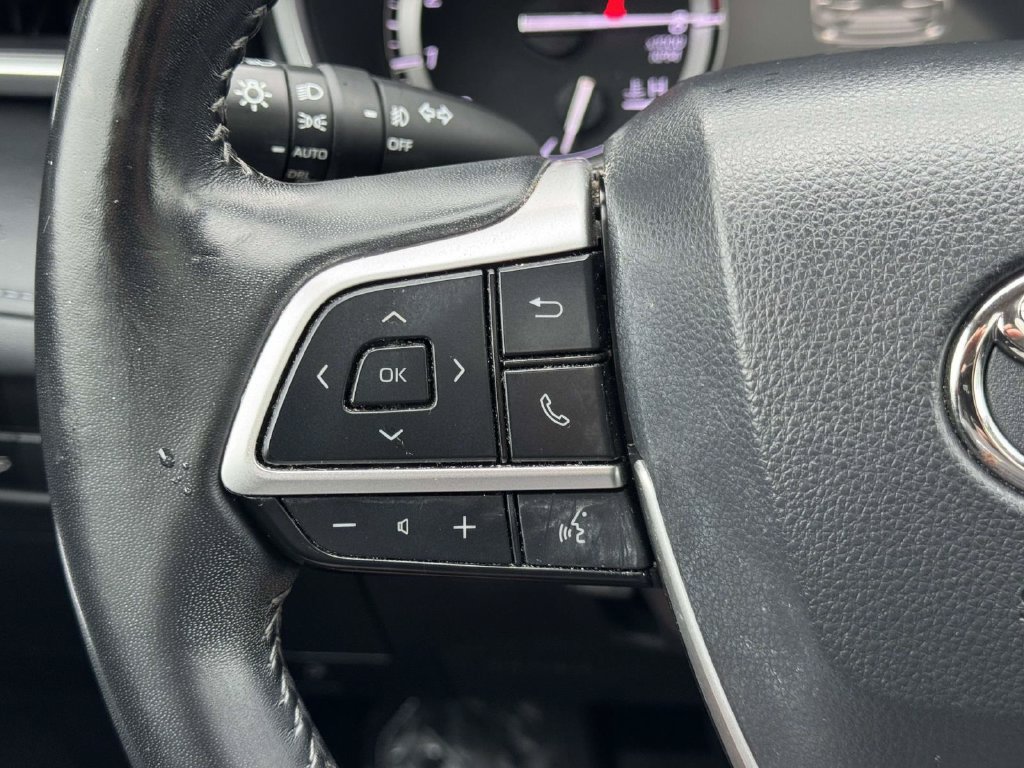 Used 2022 Toyota Highlander XLE AWD/4WD image 10