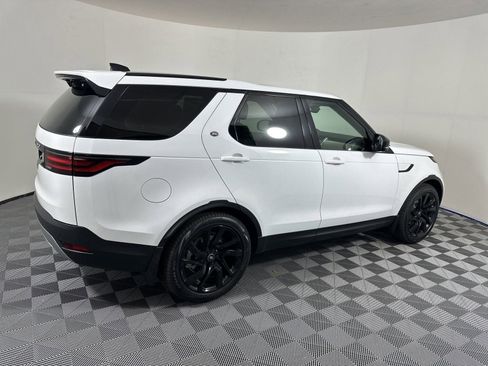 Used 2025 Land Rover Discovery S image 22