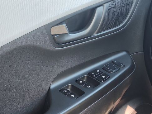 Used 2021 Hyundai Kona SE image 12